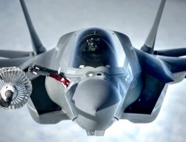 Βίντεο: F-35B ανεφοδιάζονται στον αέρα από KC-135 πάνω από τη Μέση Ανατολή